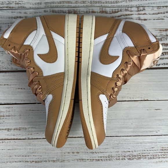Nike Air Jordan 1 Retro High OG Praline Women’s - Picture 6 of 7